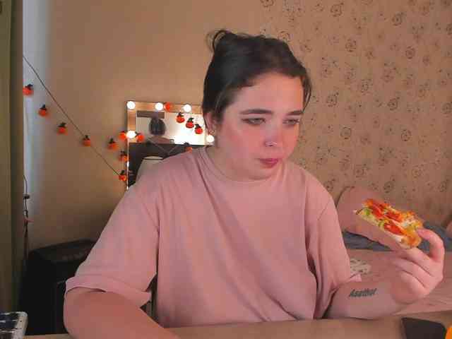 Alicenextdoor webcam