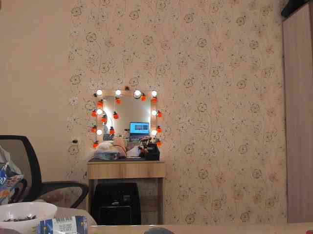 Alicenextdoor webcam