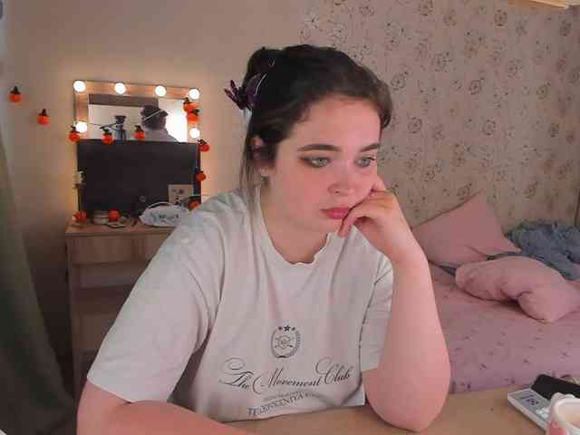 Alicenextdoor webcam