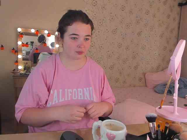 Alicenextdoor webcam