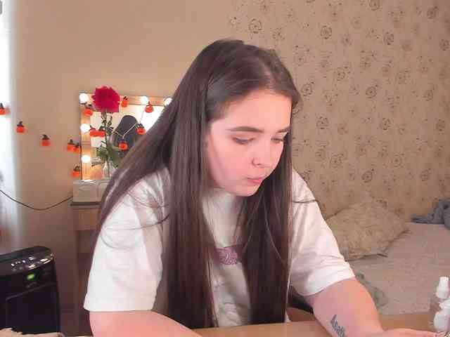 Alicenextdoor webcam