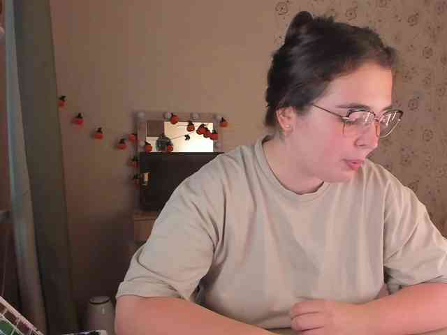 Alicenextdoor webcam
