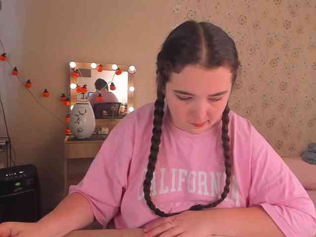 Alicenextdoor webcam