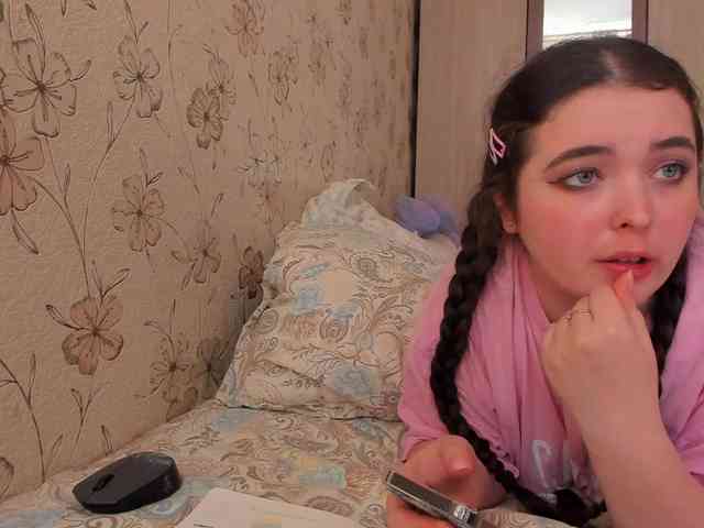 Alicenextdoor webcam
