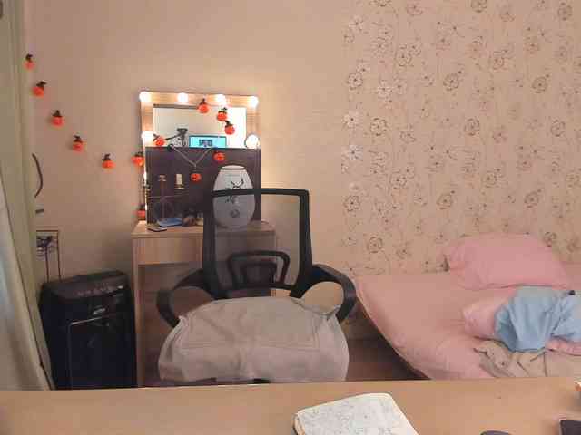 Alicenextdoor webcam