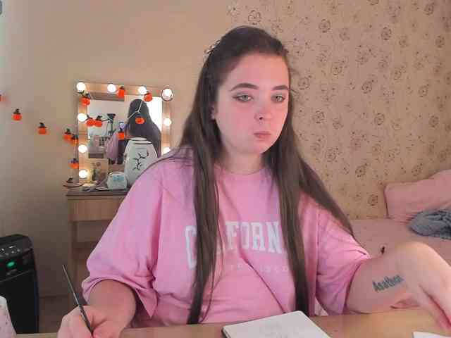 Alicenextdoor webcam