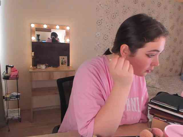 Alicenextdoor webcam