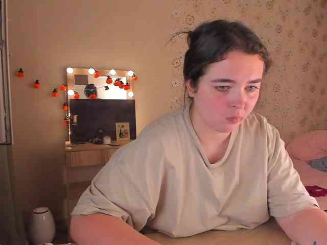Alicenextdoor webcam