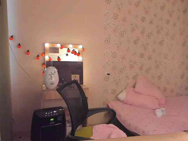 Alicenextdoor webcam