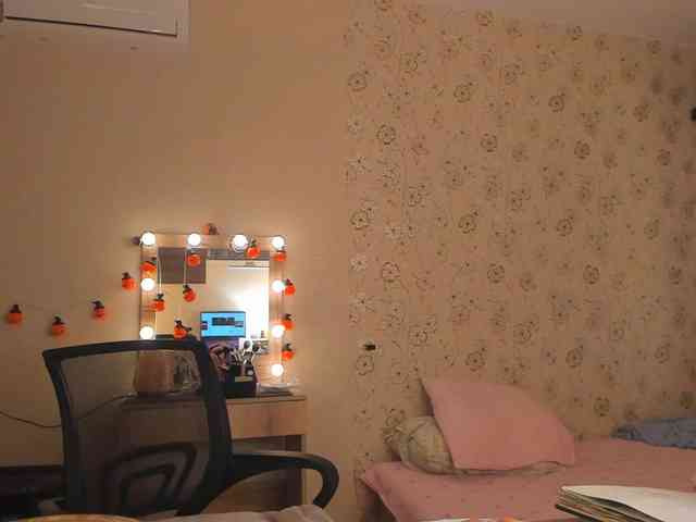 Alicenextdoor webcam