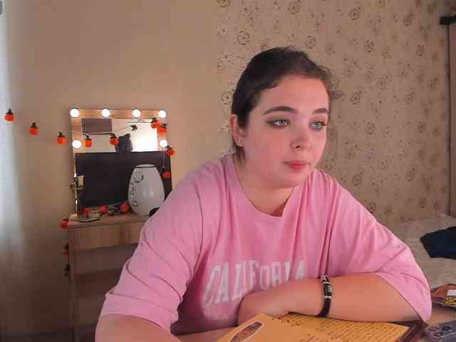 Alicenextdoor webcam