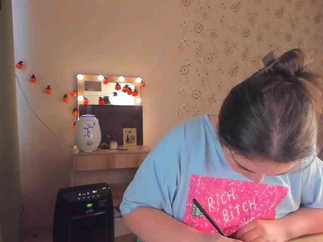 Alicenextdoor webcam
