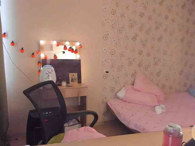 Alicenextdoor webcam