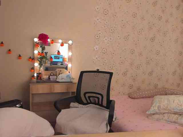 Alicenextdoor webcam