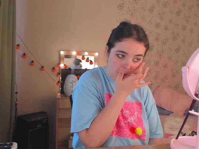 Alicenextdoor webcam