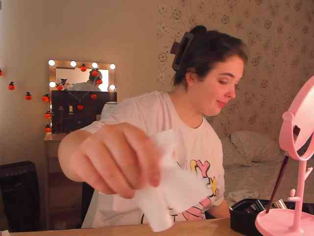 Alicenextdoor webcam