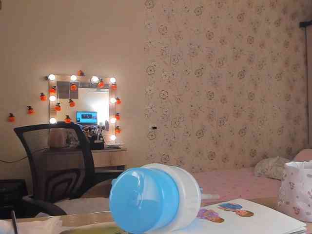 Alicenextdoor webcam