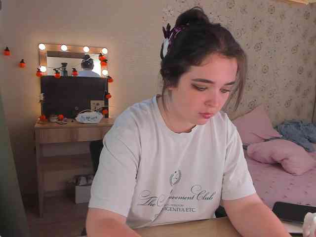 Alicenextdoor webcam