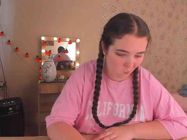 Alicenextdoor webcam
