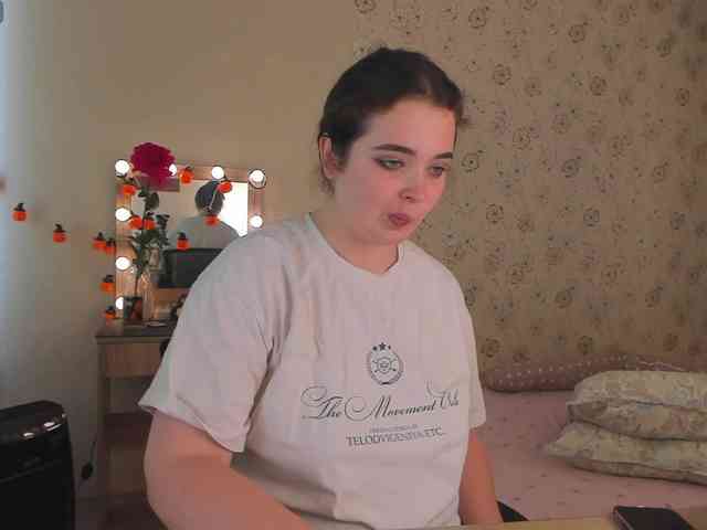 Alicenextdoor webcam
