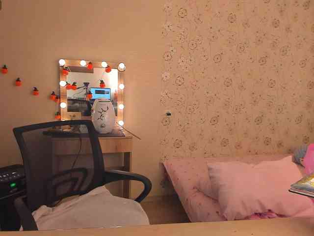 Alicenextdoor webcam