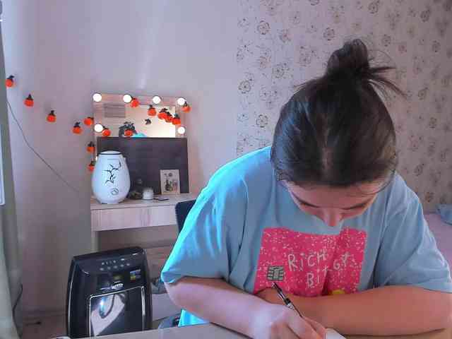 Alicenextdoor webcam