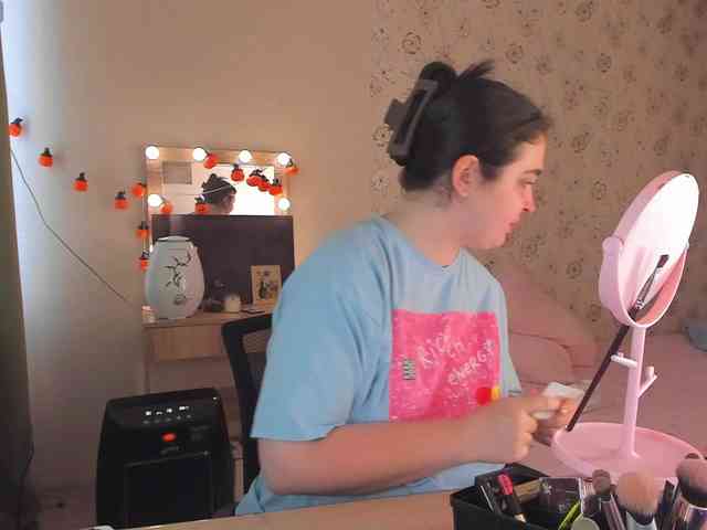 Alicenextdoor webcam
