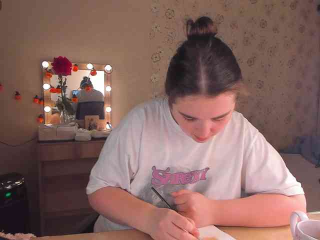Alicenextdoor webcam