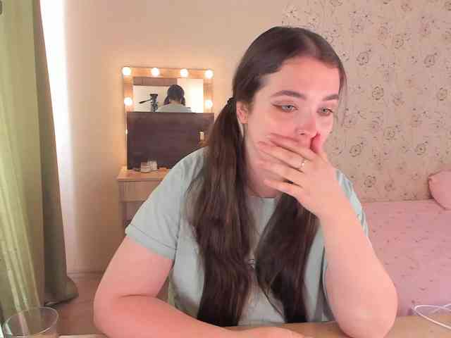 Alicenextdoor webcam