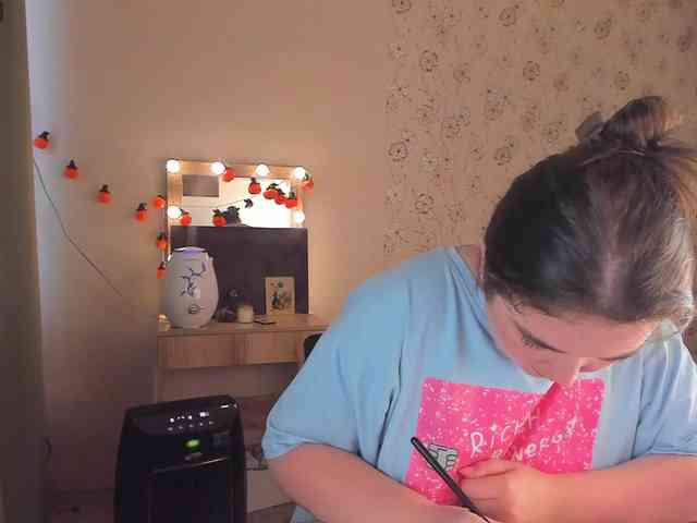 Alicenextdoor webcam