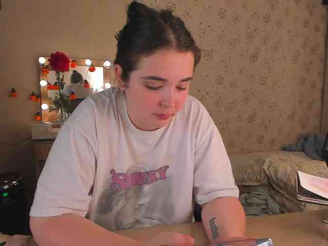 Alicenextdoor webcam