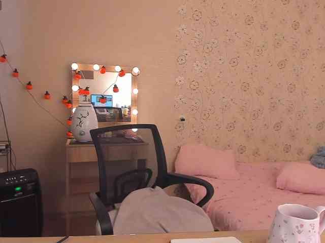 Alicenextdoor webcam