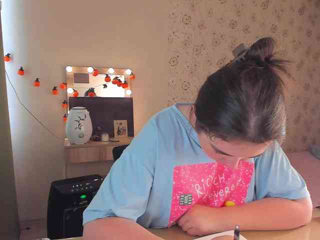 Alicenextdoor webcam