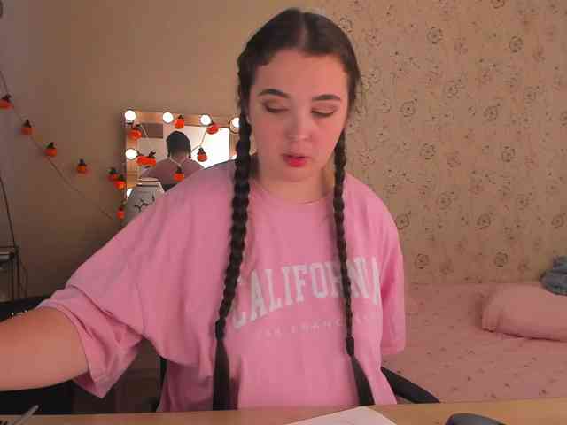 Alicenextdoor webcam