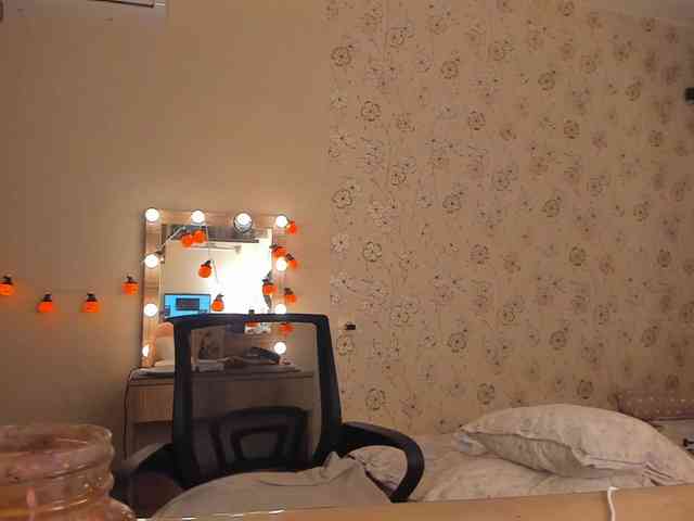 Alicenextdoor webcam