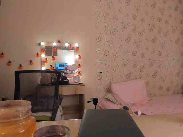 Alicenextdoor webcam