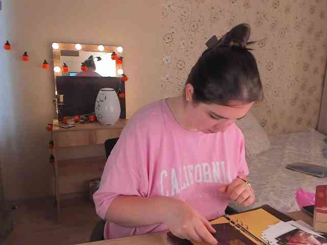 Alicenextdoor webcam
