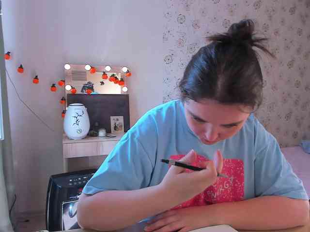 Alicenextdoor webcam