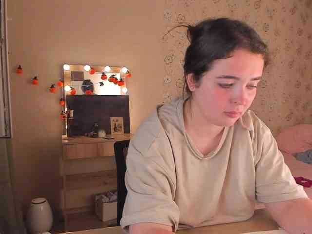Alicenextdoor webcam