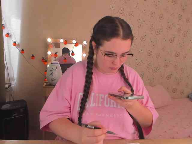 Alicenextdoor webcam