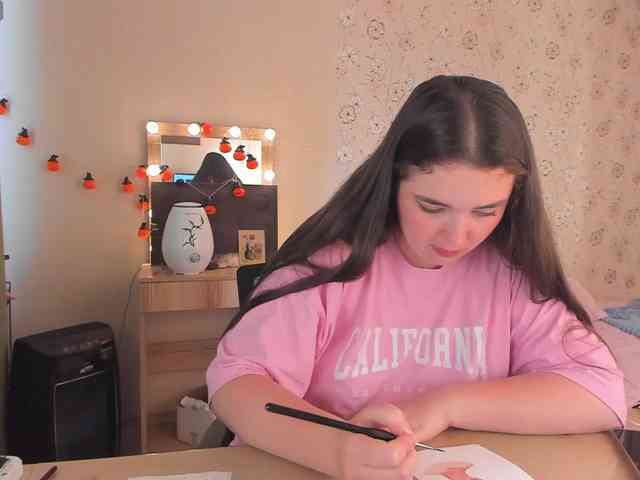 Alicenextdoor webcam