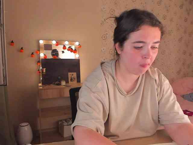 Alicenextdoor webcam