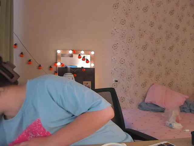 Alicenextdoor webcam