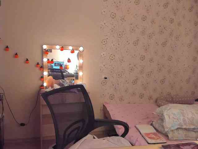 Alicenextdoor webcam