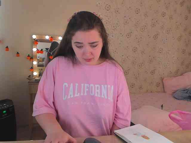 Alicenextdoor webcam