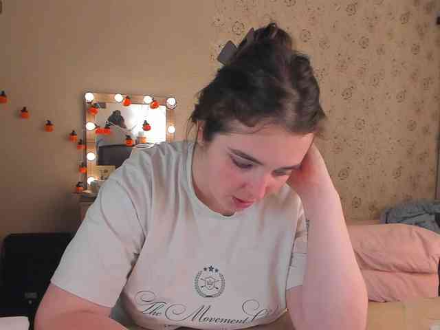Alicenextdoor webcam