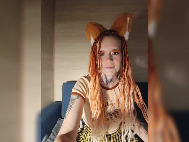 YukiFox live cam preview