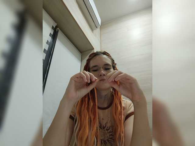 YukiFox live cam preview