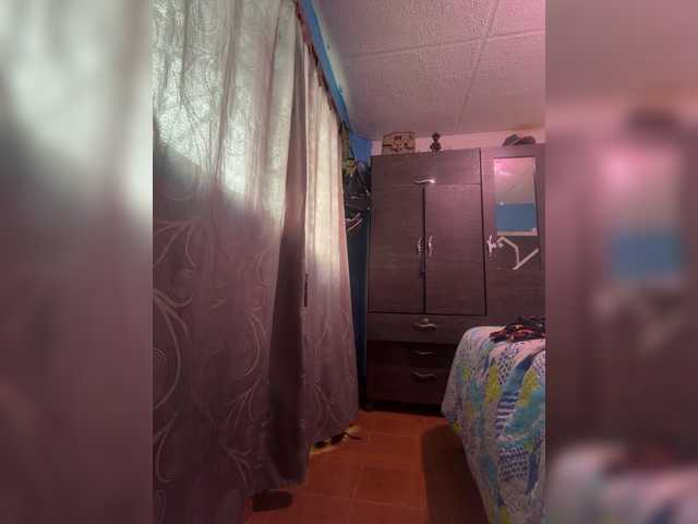 Melanii111 live cam on BongaCams