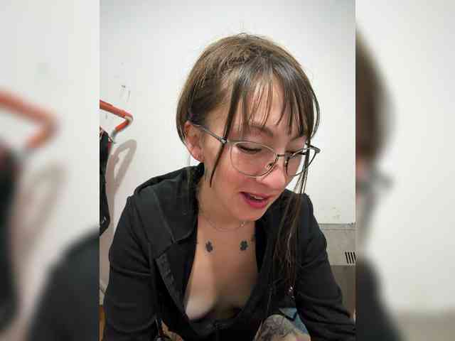 Melanii111 Live Webcam on BongaCams